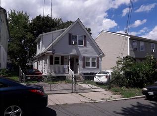 40 Pumgansett St, Providence, RI 02908