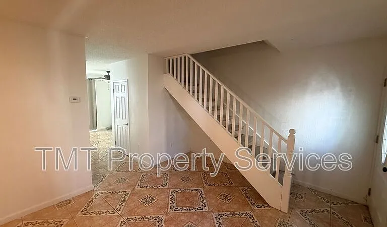 714 Tanner Dr #C4 — Photo 3