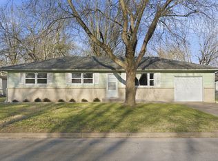 923 Rosemary Ave, Aurora, MO 65605