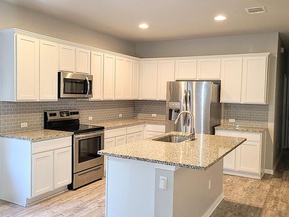 3rd image of 425 Galway Bay Ln