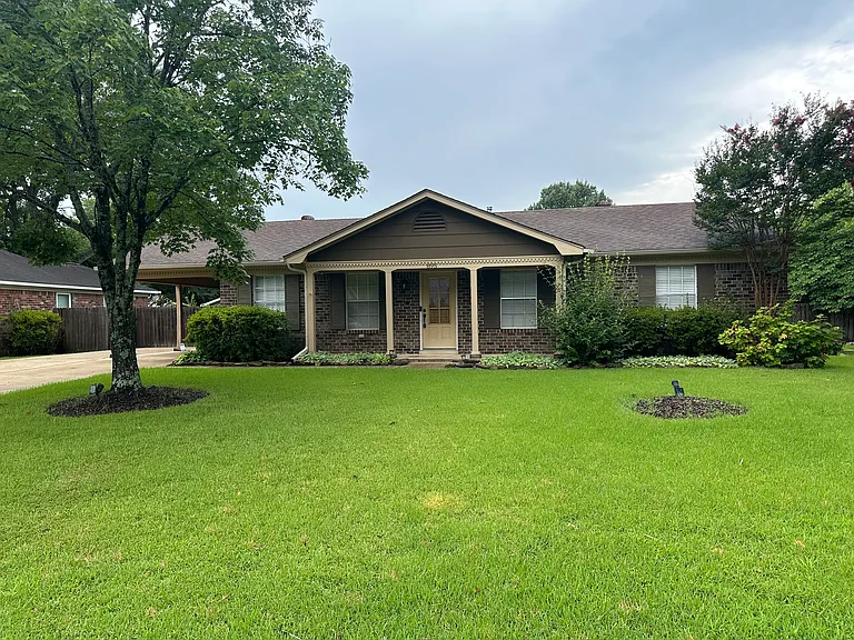 895 Barbara Lynn Dr — Photo 1