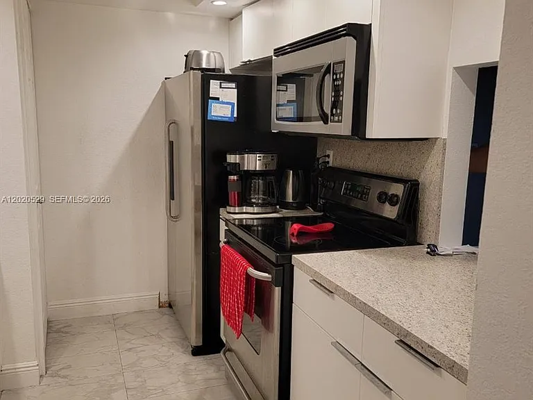 220 Lakeview Dr #212 — Photo 6