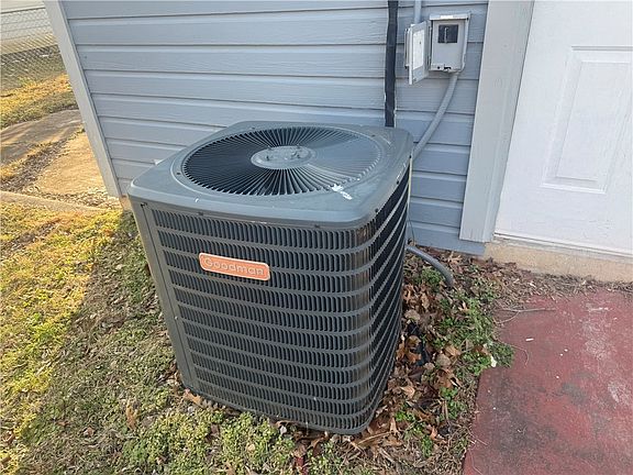 4th image of 318 Ruby St