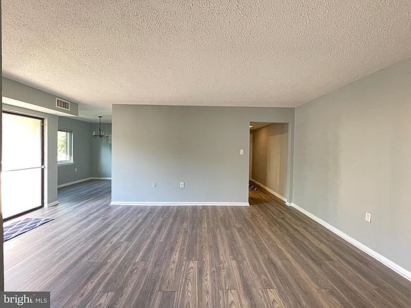 5th image of 621 Center St APT T4