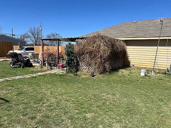 5th image of 206 S 3rd St E