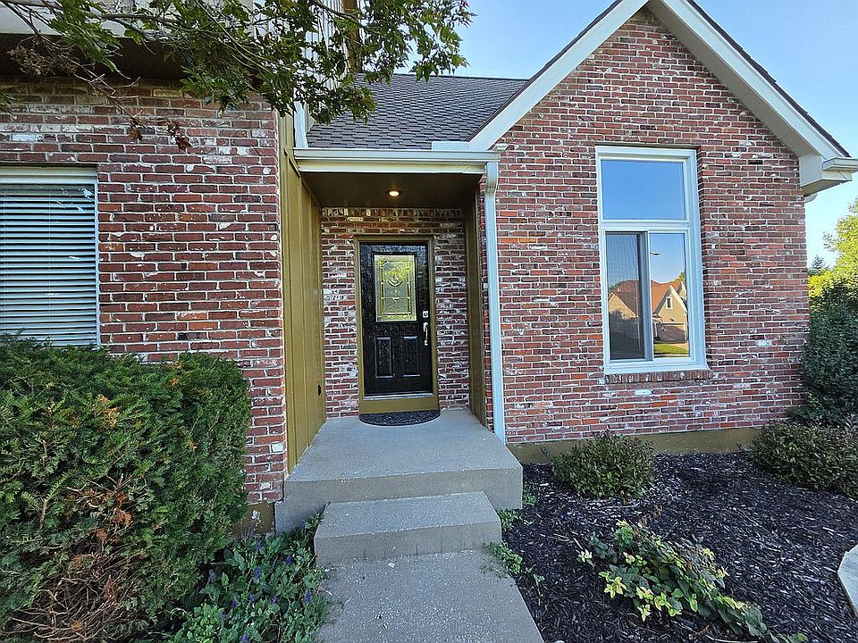 1st image of 608 NE Ashmont Pl