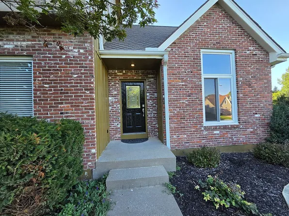 608 NE Ashmont Pl, Lees Summit, MO 64064