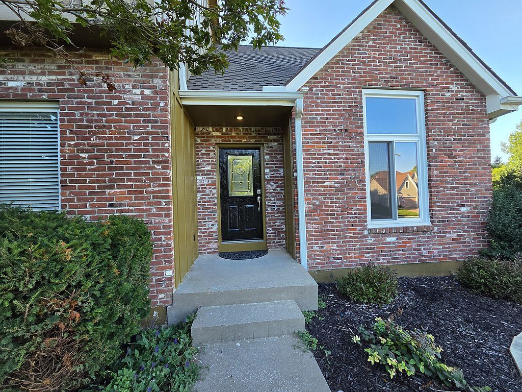 608 NE Ashmont Pl - Property Image