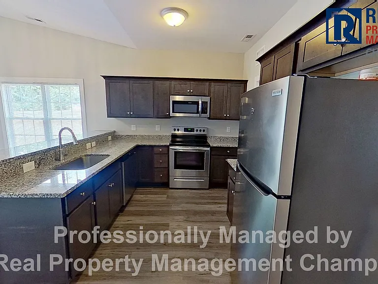 305 Cypress Ave — Photo 6