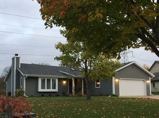 412 S Cottrell Dr, Saukville, WI 53080
