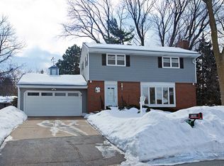 3460 Harriet Ct, Shoreview, MN 55126