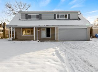 17469 W Thirteen Mile Rd, Southfield, MI 48076