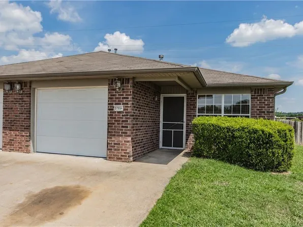 2755 Carondolet St #A, Springdale, AR 72764