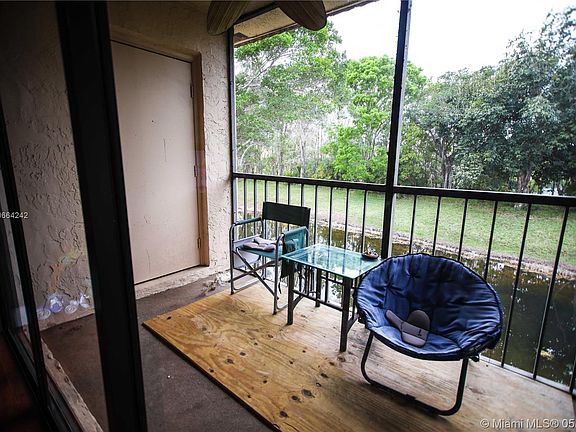 5th image of 341 Lakeview Dr APT 202