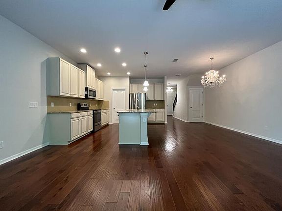 5th image of 33 Mayo Ct
