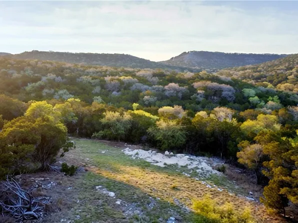 911 Flaman Rd, Canyon Lake, TX 78133