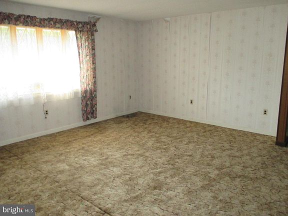 5th image of 104 Tower Dr