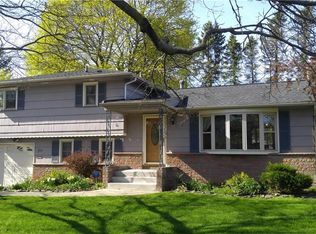 175 Willowcrest Dr, Rochester, NY 14618