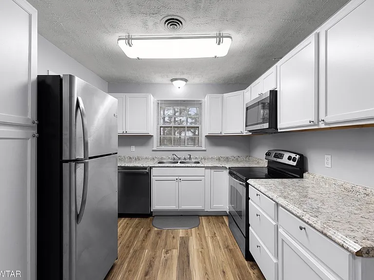 105 Montclair Dr — Photo 4
