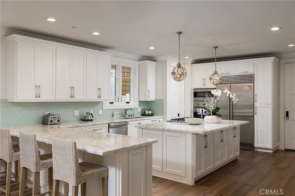 4 bed, 5.5 bath, 3316 sqft, $25,000 — Photo 1