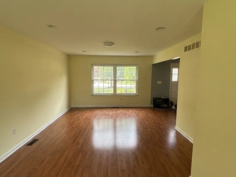 3661 Root Dr — Photo 2