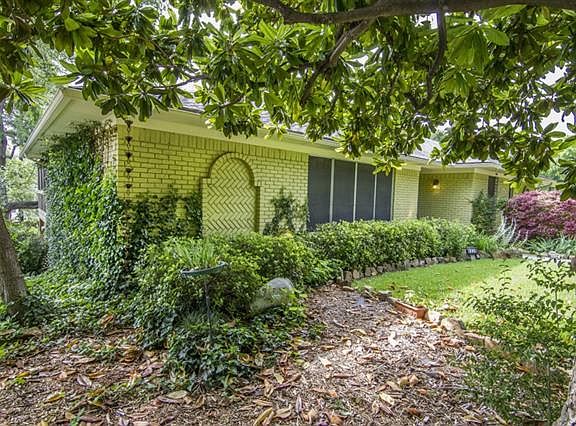 2nd image of 6936 Blackwood Dr