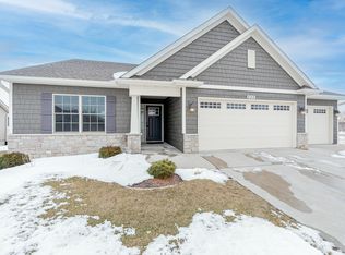 605 Danielle Ct, Blue Grass, IA 52726