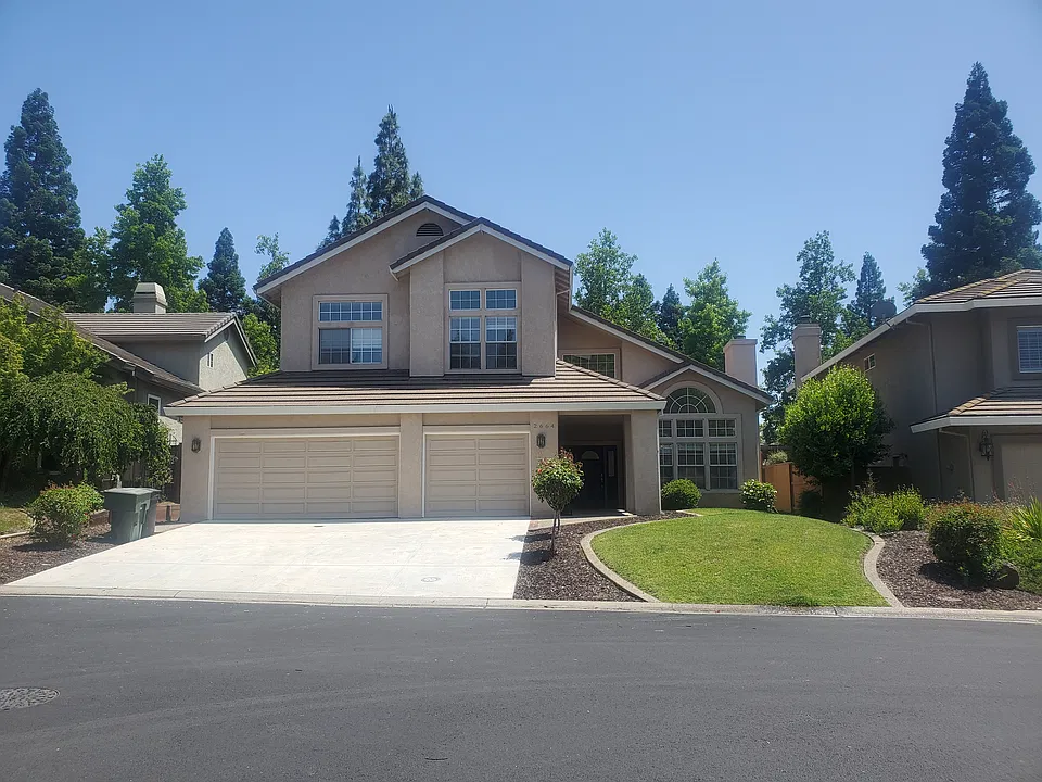 2664 Prestwick Dr