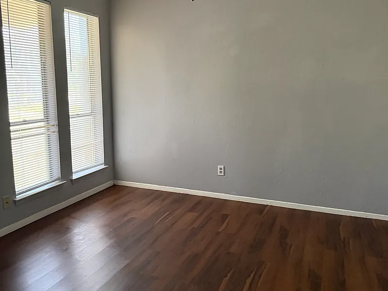 205 W Rochelle Rd — Photo 10
