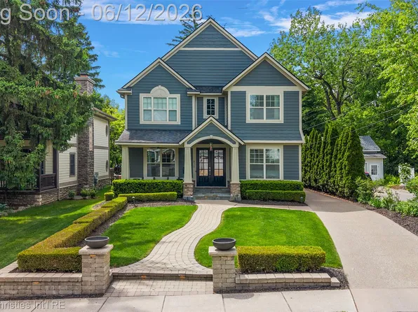470 Orchard Dr, Northville, MI 48167