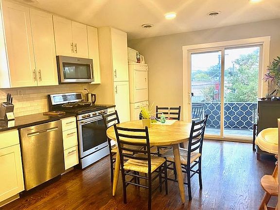 5th image of 3943 N Richmond St #2