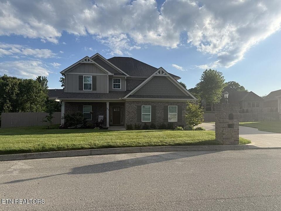 1st image of 811 Yosemite Dr