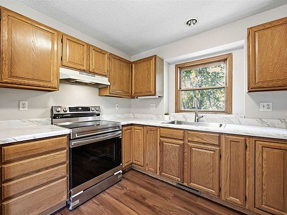 4th image of 1985 S Ridge Dr