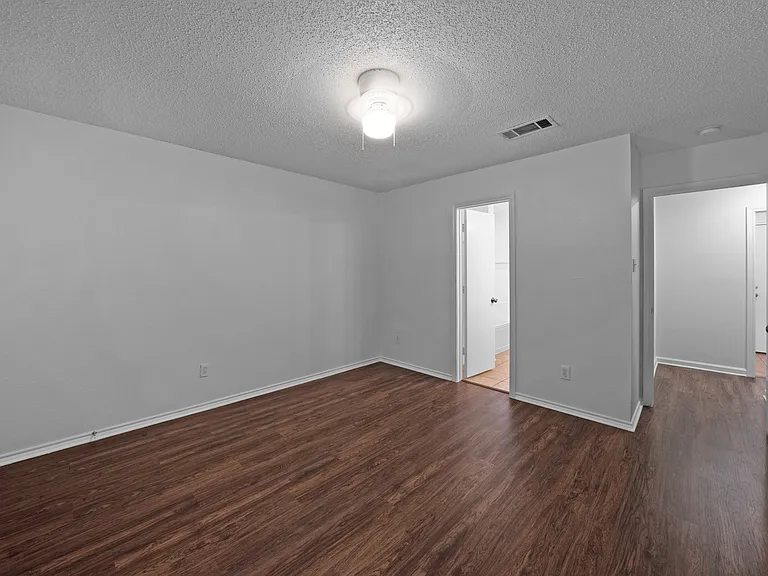 2910 Chisolm Trl — Photo 18