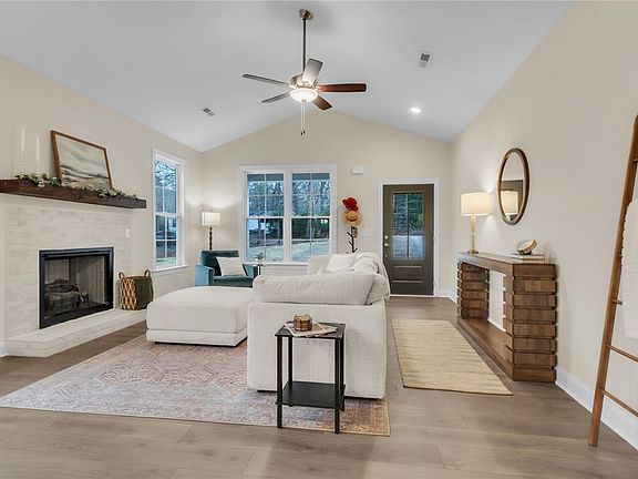 4th image of 24 Fisher Jenkins Rd