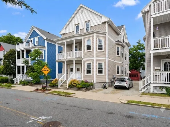 206 Rochambeau Ave #1, Providence, RI 02906
