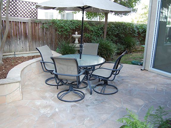 Backyard patio and fountain!