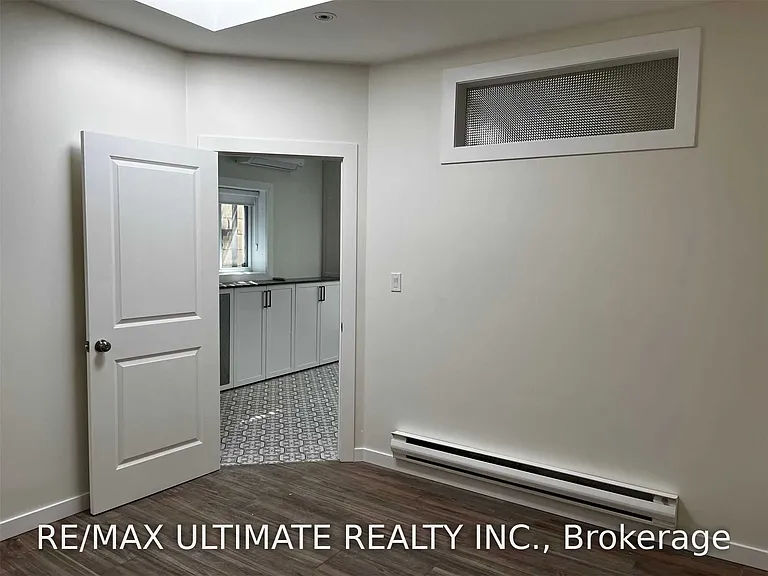1065B Saint Clair Ave W — Photo 19