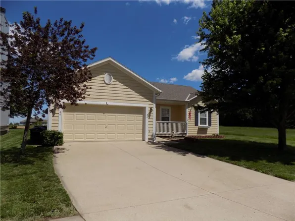 84 Westwood Cir, Ottawa, KS 66067