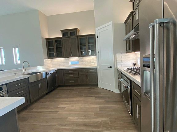 5th image of 652 Island Dr