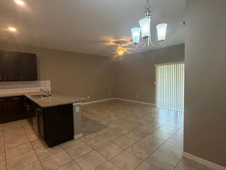 1039 San Cristobal Ave — Photo 11