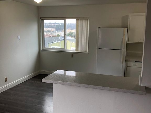 5th image of 860 Hillside Blvd APT 6