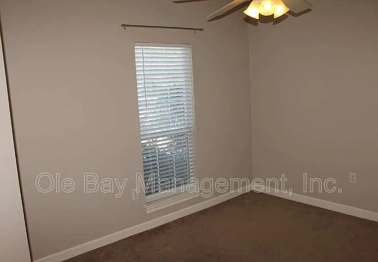 1005 Pinemont Dr — Photo 7