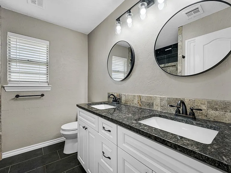 6943 NW Eisenhower Dr — Photo 34