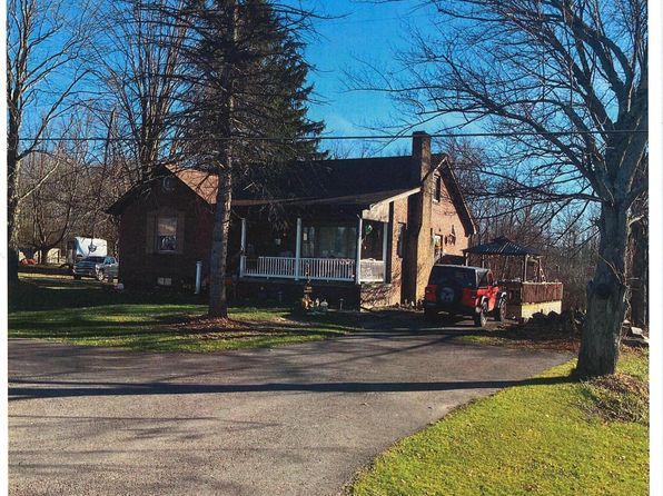 3018 New Butler Rd, New Castle, PA 16101