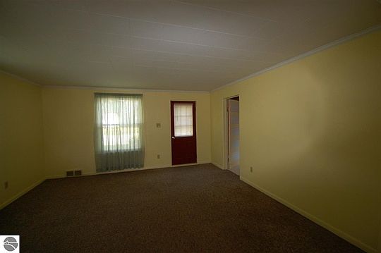 5th image of 104 W Wright St