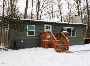 30 Windsor Rd, Hawley, PA 18428