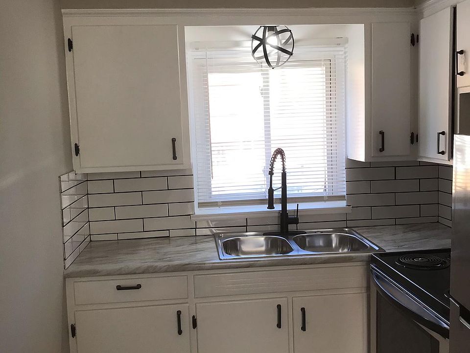 1st image of 18915 Hilliard Blvd #4D
