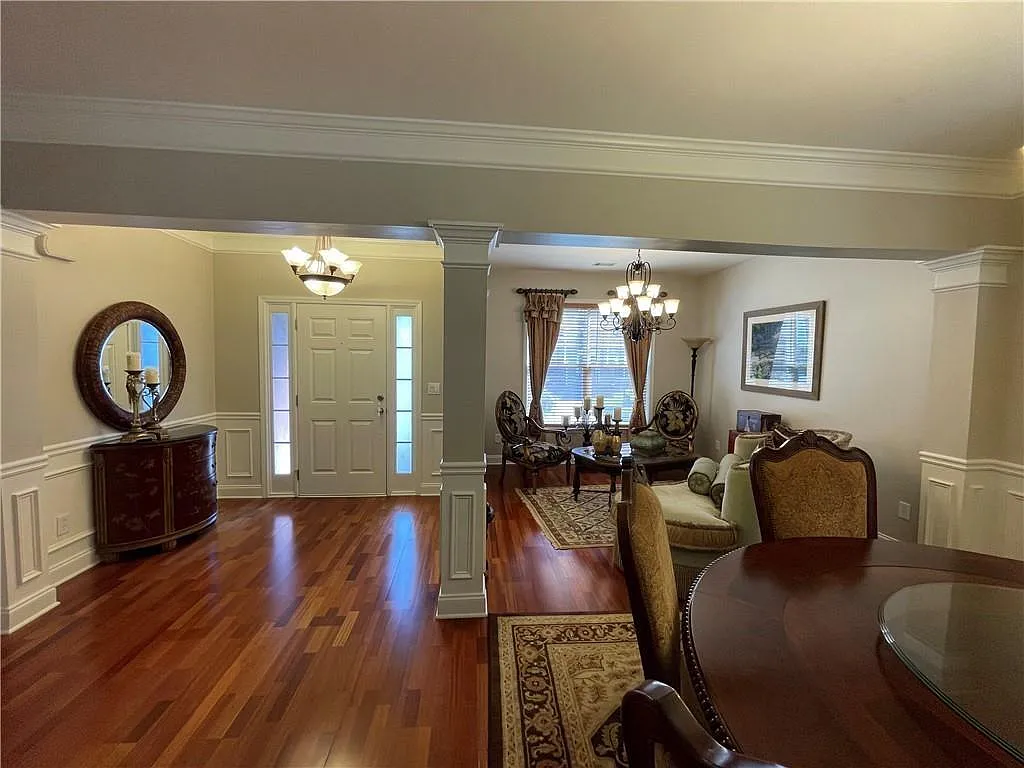 5 bed, 3.0 bath, 3536 sqft, $3,000 — Photo 2