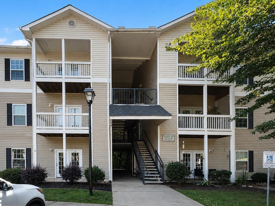 1st image of 203 McKenna Cir